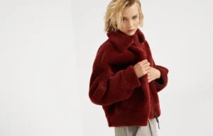 Capospalla-Brunello Cucinelli Outerwear in shearling Curly con Shiny Zipper Pull Rubino (C7493)