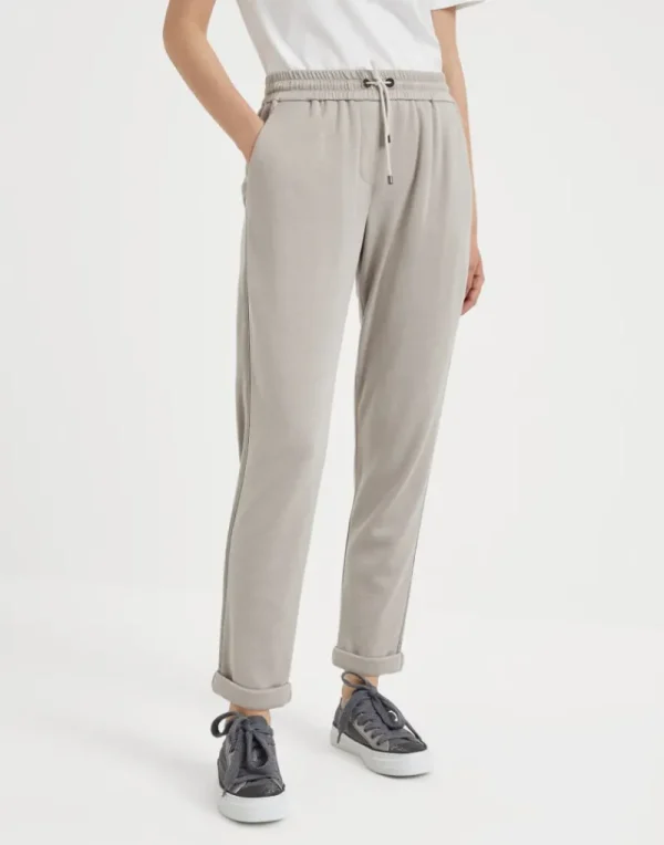 Travelwear-Brunello Cucinelli Pantalone in interlock di cotone e seta comfort con Precious Stripe Grigio Chiaro (C9593)