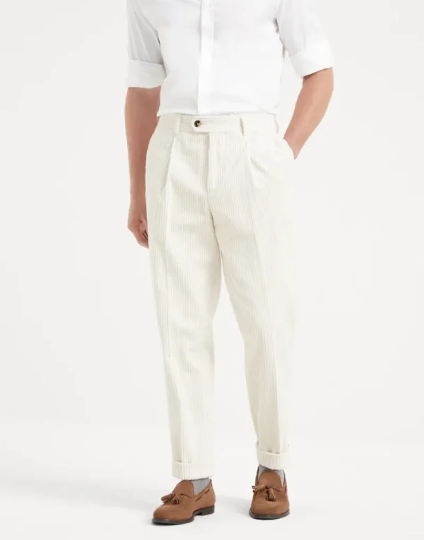 Pantaloni-Brunello Cucinelli Pantalone leisure fit in velluto 250 righe di cotone con pince Latte (C2976)