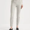 Pantaloni-Brunello Cucinelli Pantalone slim in denim tinto stretch con Shiny Leather Tab Gesso (C8739)