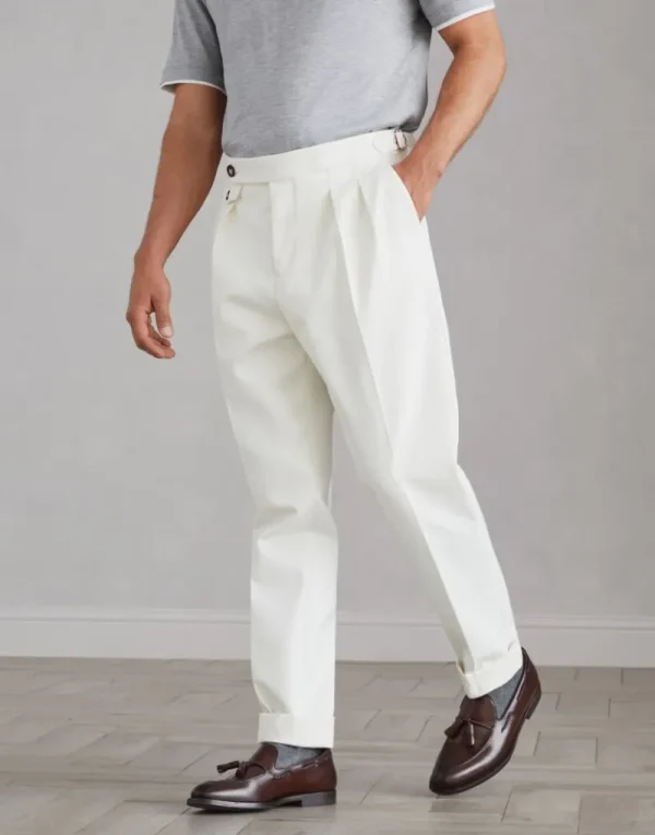 Pantaloni-Brunello Cucinelli Pantalone tailor fit in gabardina di cotone e lana vergine con doppia pince rovesciata e fibbiette sul fianco Panama (C7182)