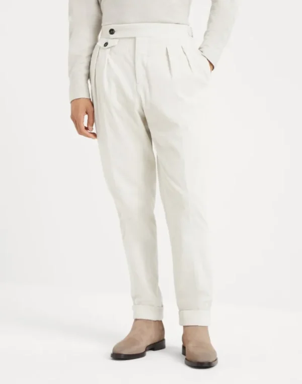 Pantaloni-Brunello Cucinelli Pantalone tailor fit in velluto a coste di cotone e cashmere comfort con doppia pince rovesciata e fibbiette sul fianco Gesso (C871)