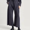 Pantaloni-Brunello Cucinelli Pantalone Wide Pleated in denim no fade con Shiny Tab Denim Scuro (C001)