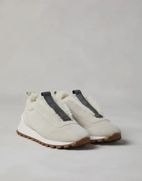 Sneakers-Brunello Cucinelli Runners in camoscio con fodera in shearling e Precious Detail Grigio Chiaro (C9593)